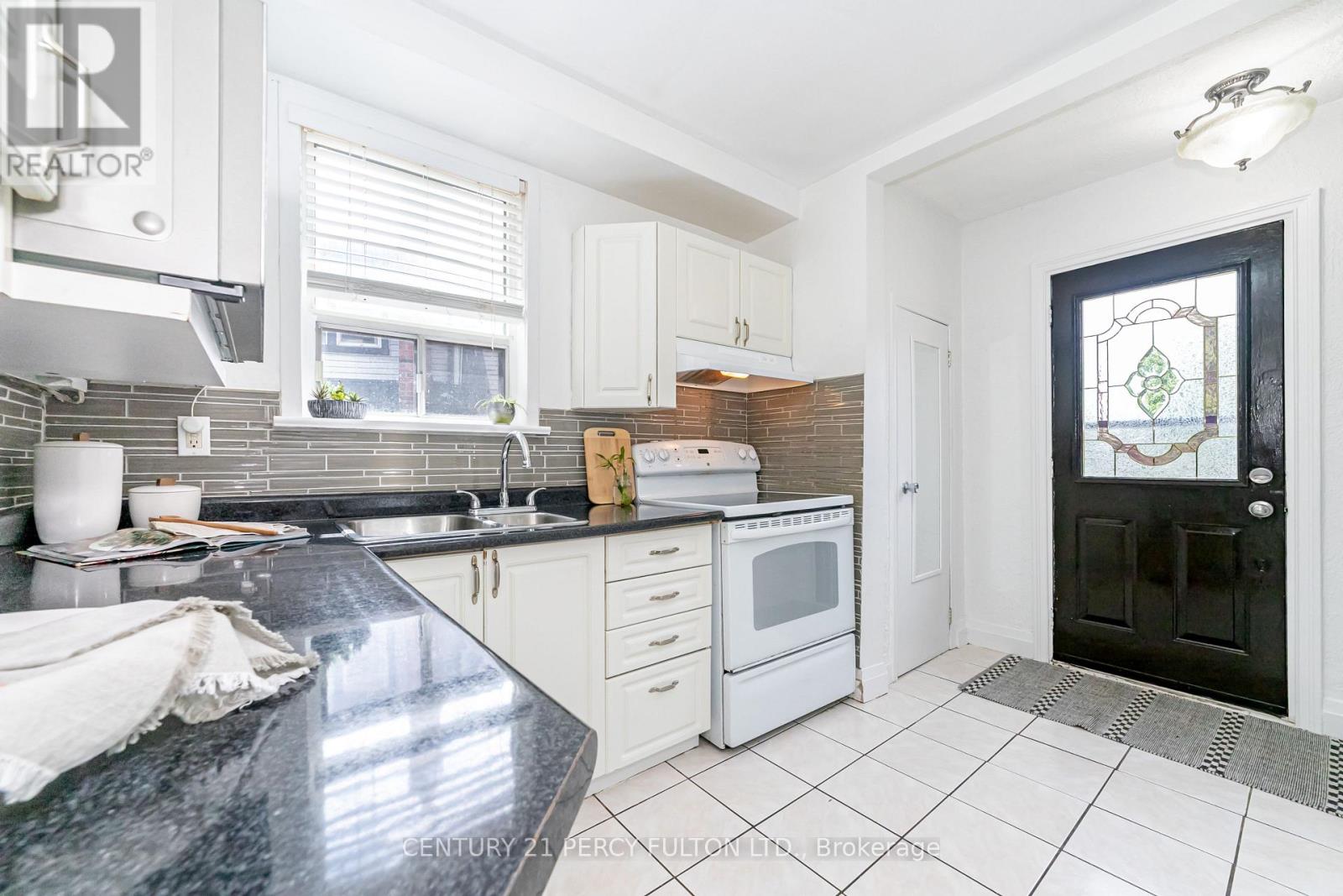Property at 7 FLEMPTON CRESCENT image 4