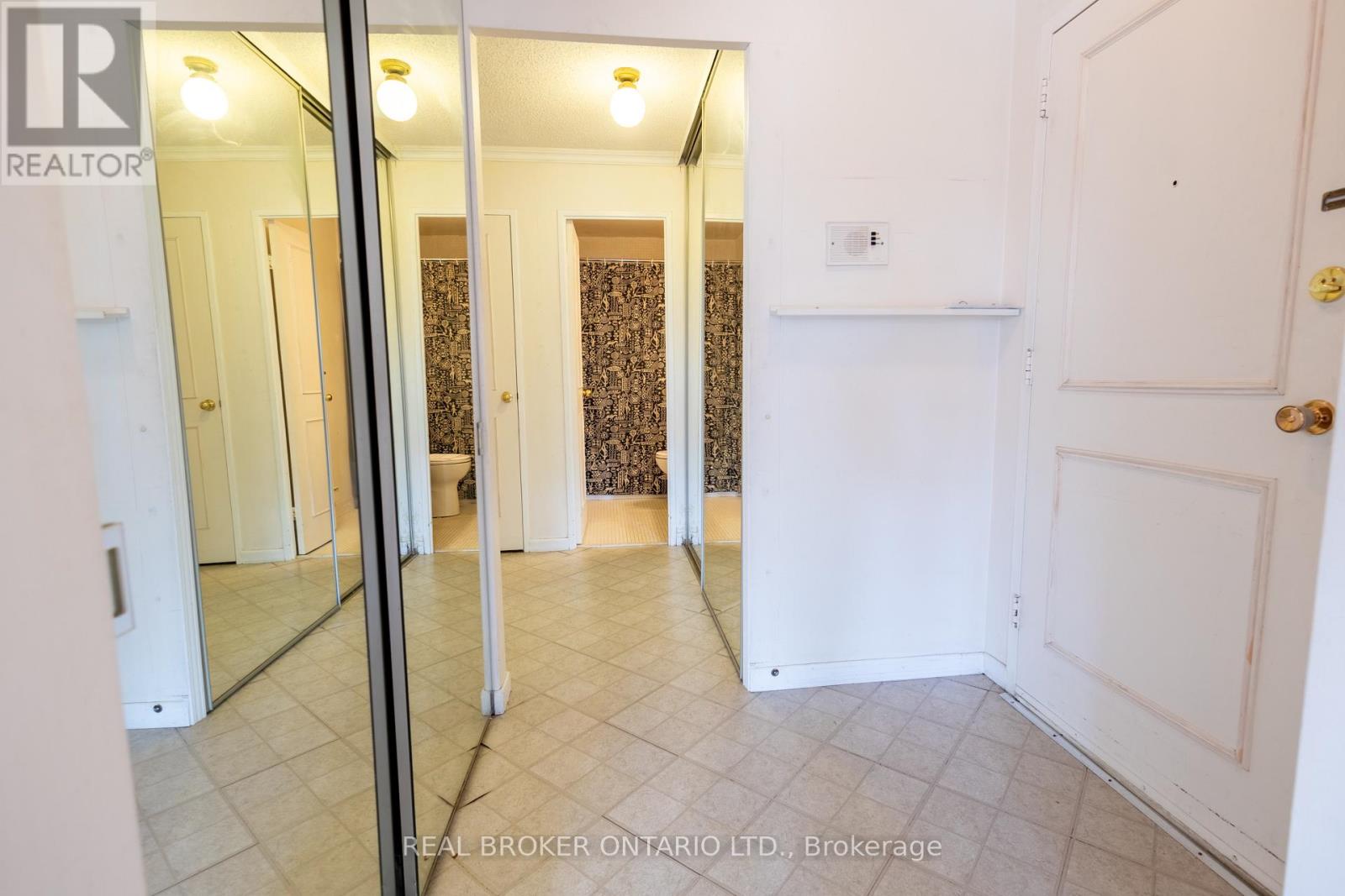 Property at 401 - 21 ELIZABETH STREET S image 4