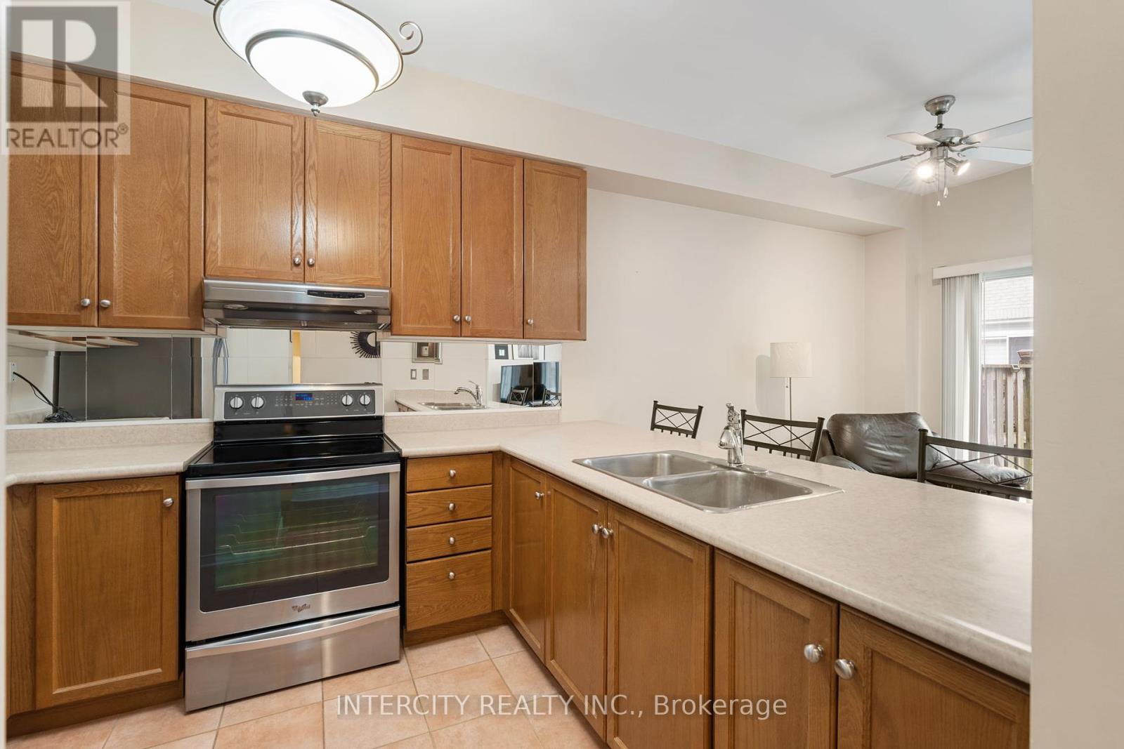 17 - 15 Pottery Place, Vaughan, Ontario  L4L 9J6 - Photo 12 - N12270933
