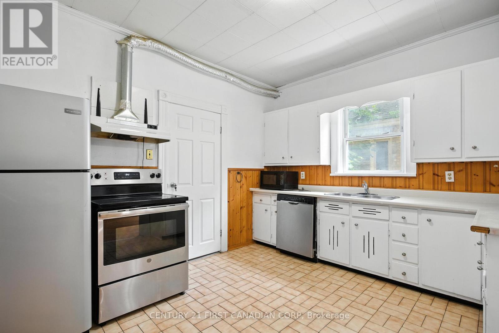111 Wharncliffe Road, London North, Ontario  N6H 2A8 - Photo 10 - X12271022