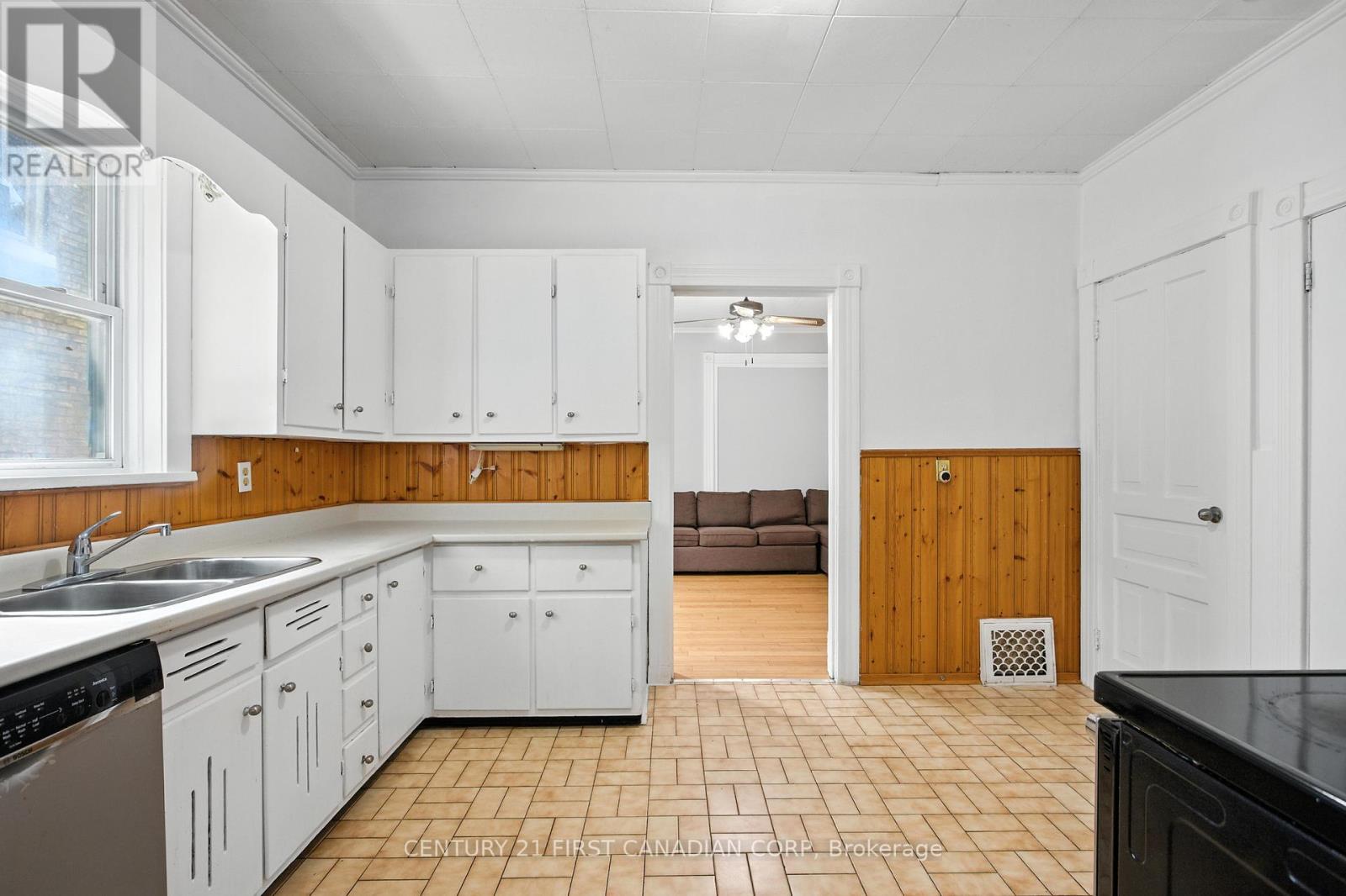 111 Wharncliffe Road, London North, Ontario  N6H 2A8 - Photo 14 - X12271022