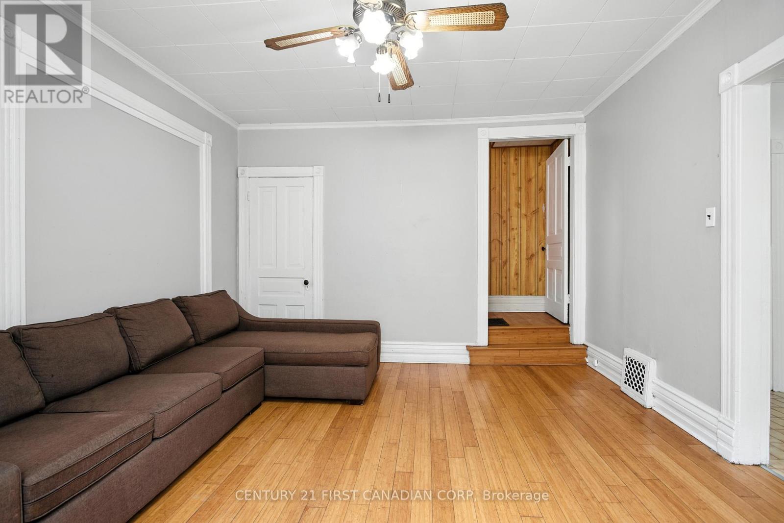 111 Wharncliffe Road, London North, Ontario  N6H 2A8 - Photo 8 - X12271022