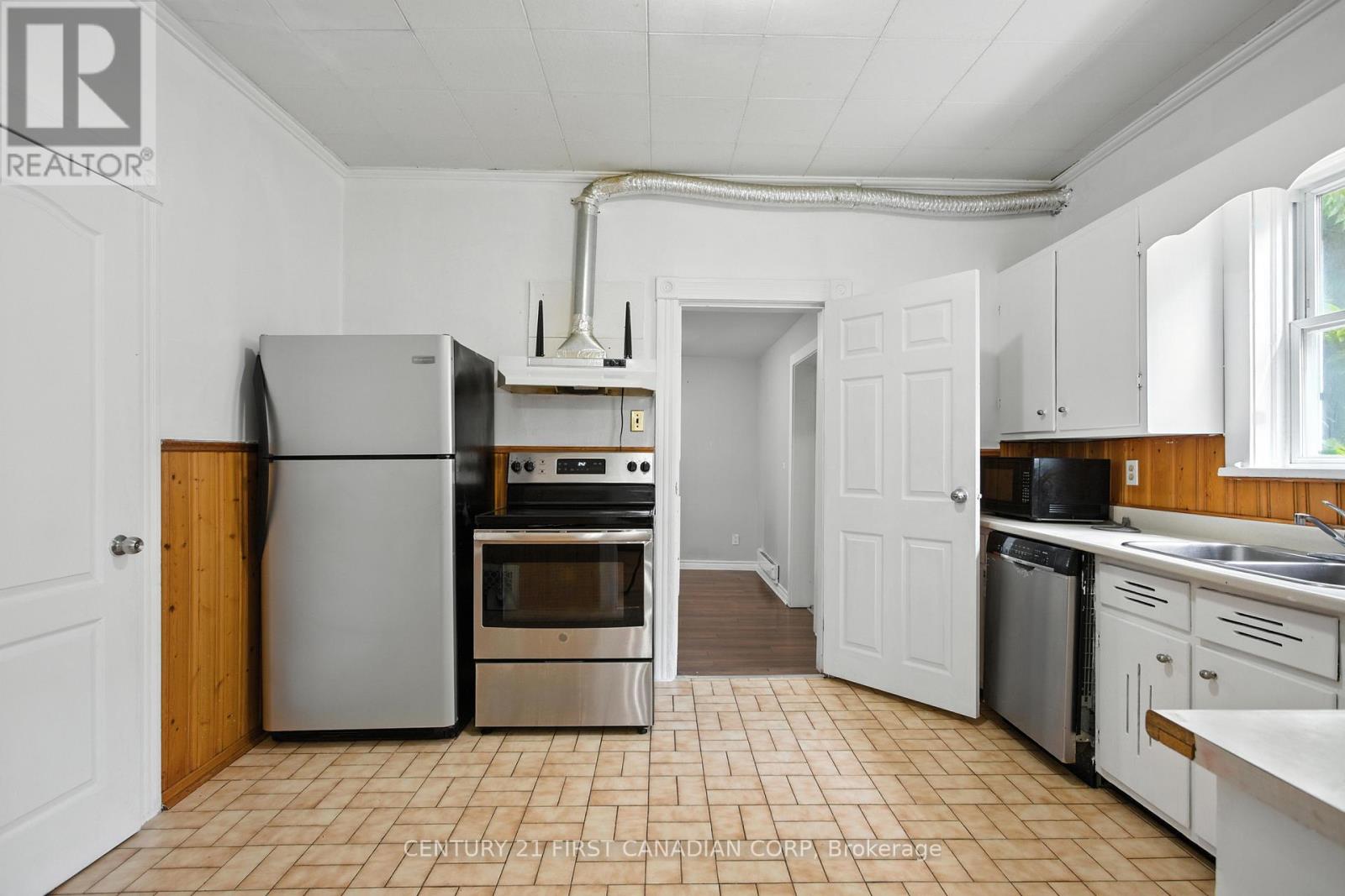 111 Wharncliffe Road, London North, Ontario  N6H 2A8 - Photo 9 - X12271022