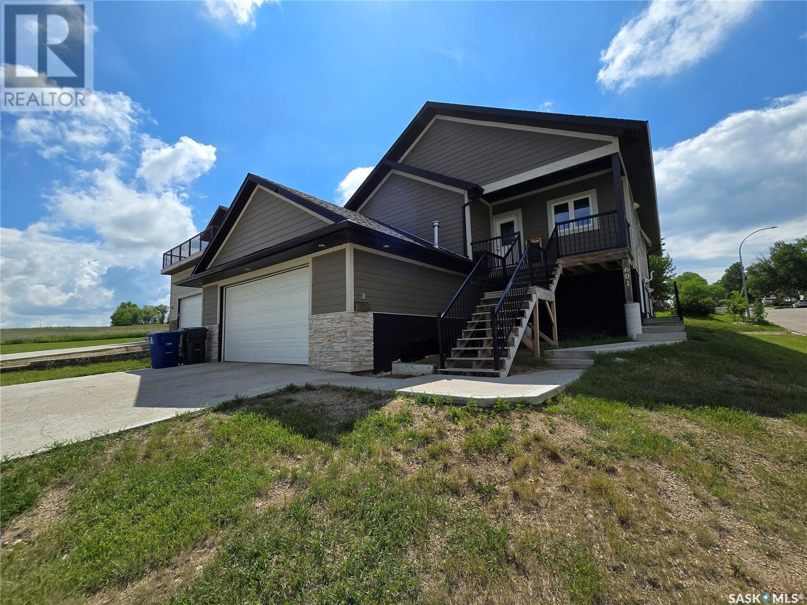 601 Confederation DRIVE, Weyburn, Saskatchewan