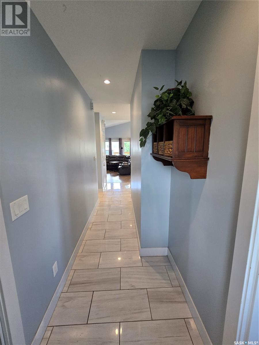601 Confederation Drive, Weyburn, Saskatchewan  S4H 3R1 - Photo 6 - SK011945