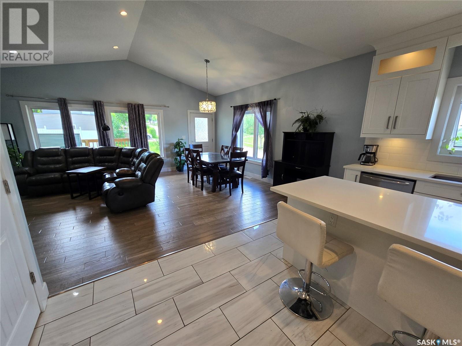 601 Confederation Drive, Weyburn, Saskatchewan  S4H 3R1 - Photo 7 - SK011945