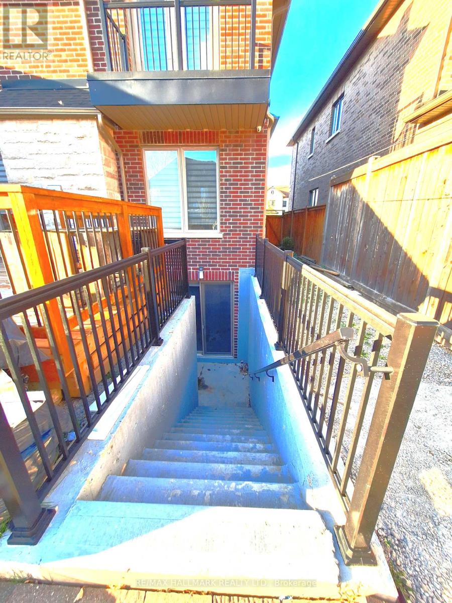 Lower - 38 Harrison Avenue, Mississauga, Ontario  L5H 2N9 - Photo 3 - W12270805