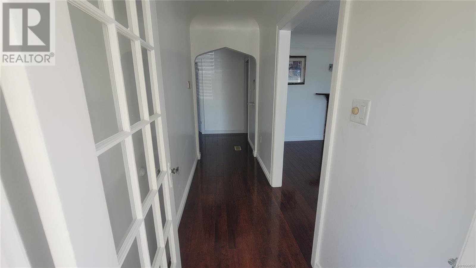 Property at 136 Burnside Rd W image 3