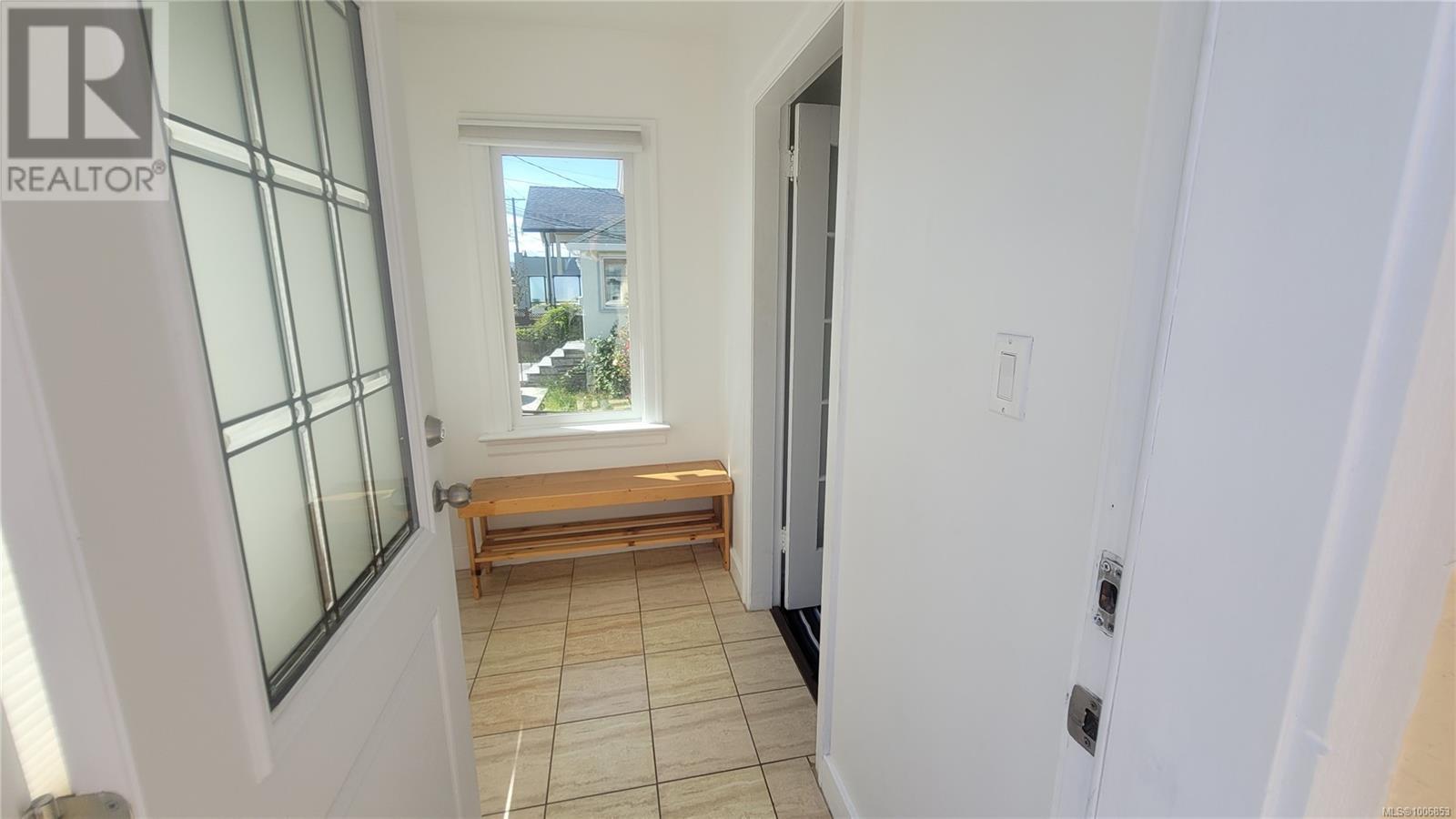 Property at 136 Burnside Rd W image 4