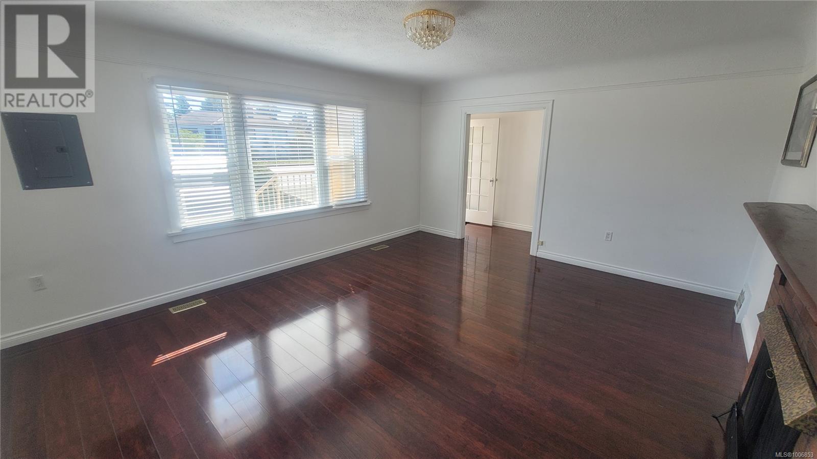 Property at 136 Burnside Rd W image 5
