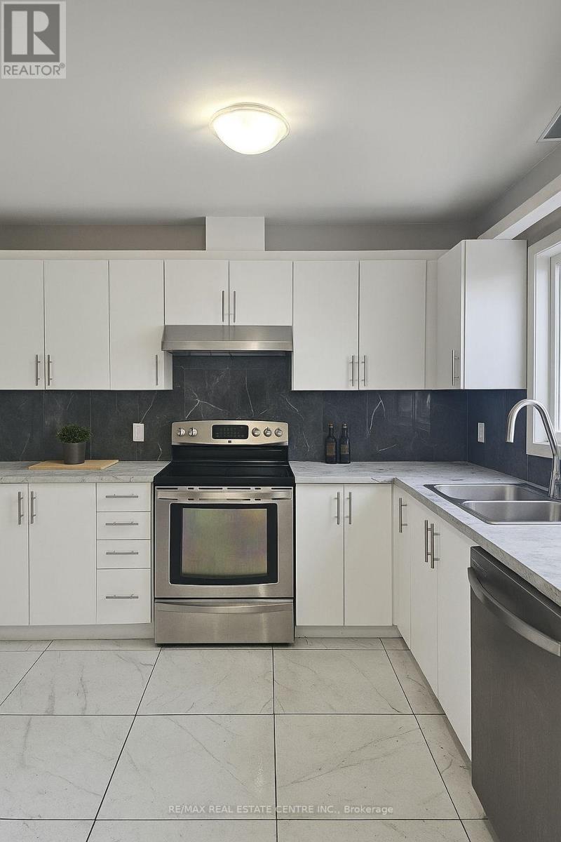 Property at 34 - 190 FLEMING DRIVE image 4