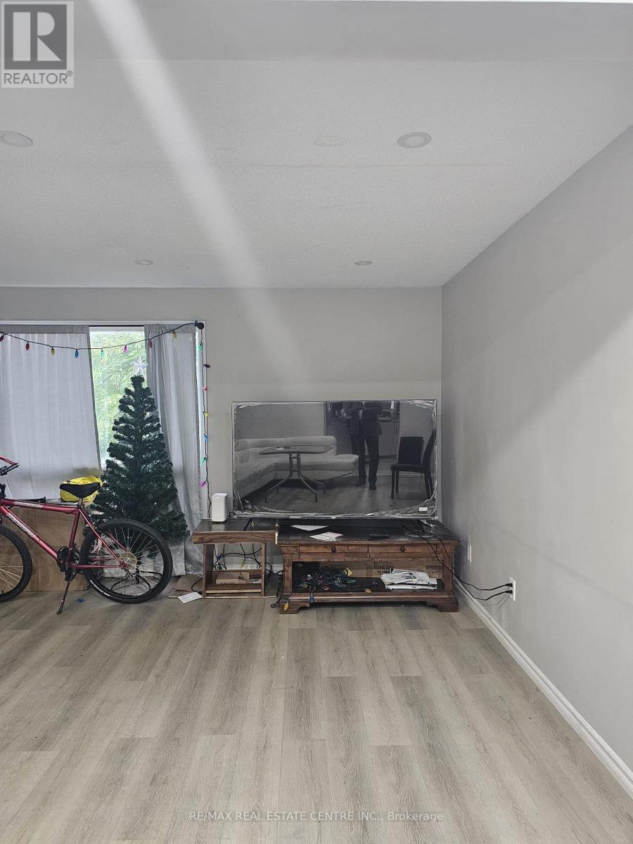 34 - 190 Fleming Drive, London East (East D), Ontario  N5V 5B8 - Photo 8 - X12270892