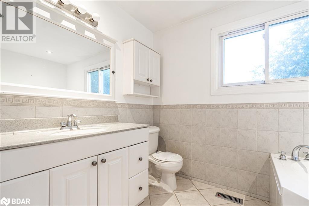 211 Phillips Street, Barrie, Ontario  L4N 3V2 - Photo 12 - 40749301