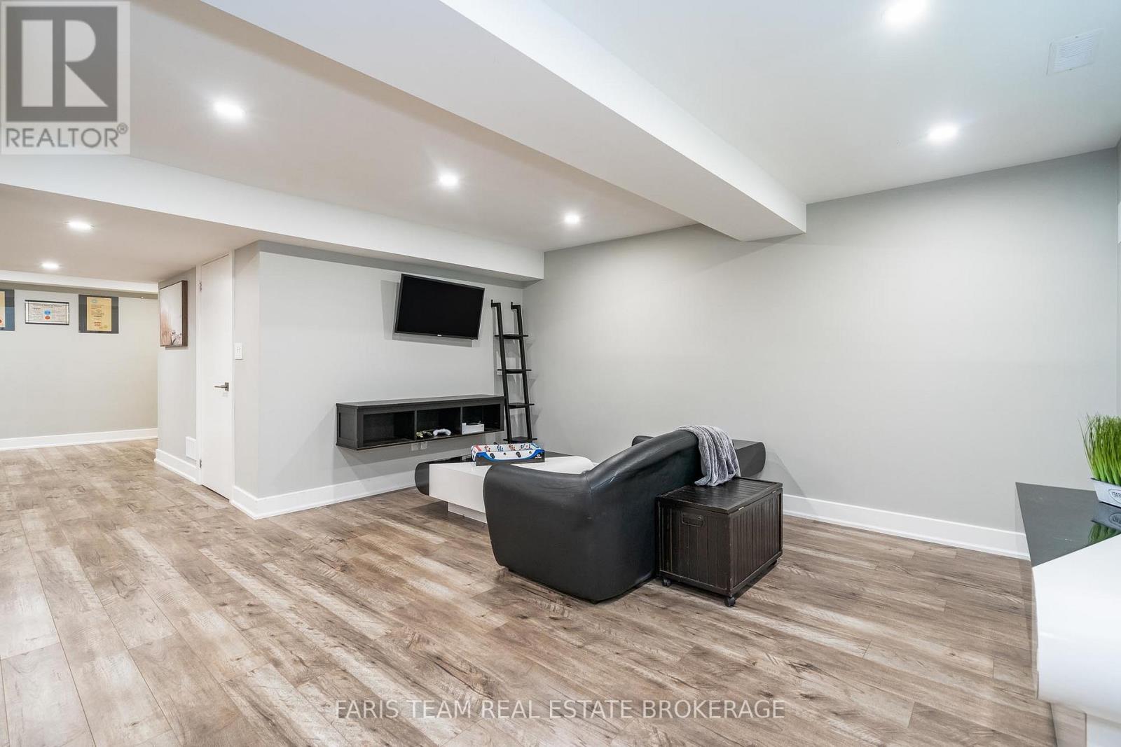 64 Royal Beech Drive, Wasaga Beach, Ontario  L9Z 1H3 - Photo 20 - S12268511