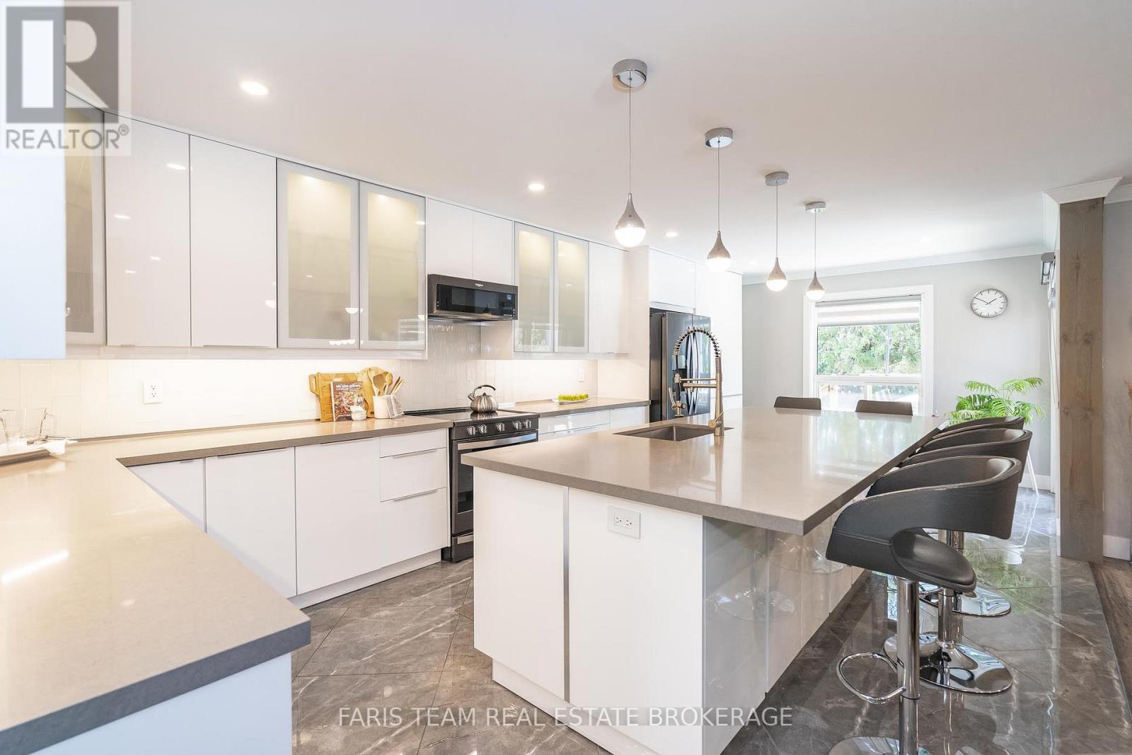 64 Royal Beech Drive, Wasaga Beach, Ontario  L9Z 1H3 - Photo 4 - S12268511