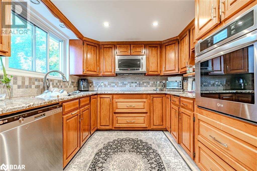 215 Phillips Street, Barrie, Ontario  L4N 3V2 - Photo 3 - 40749310