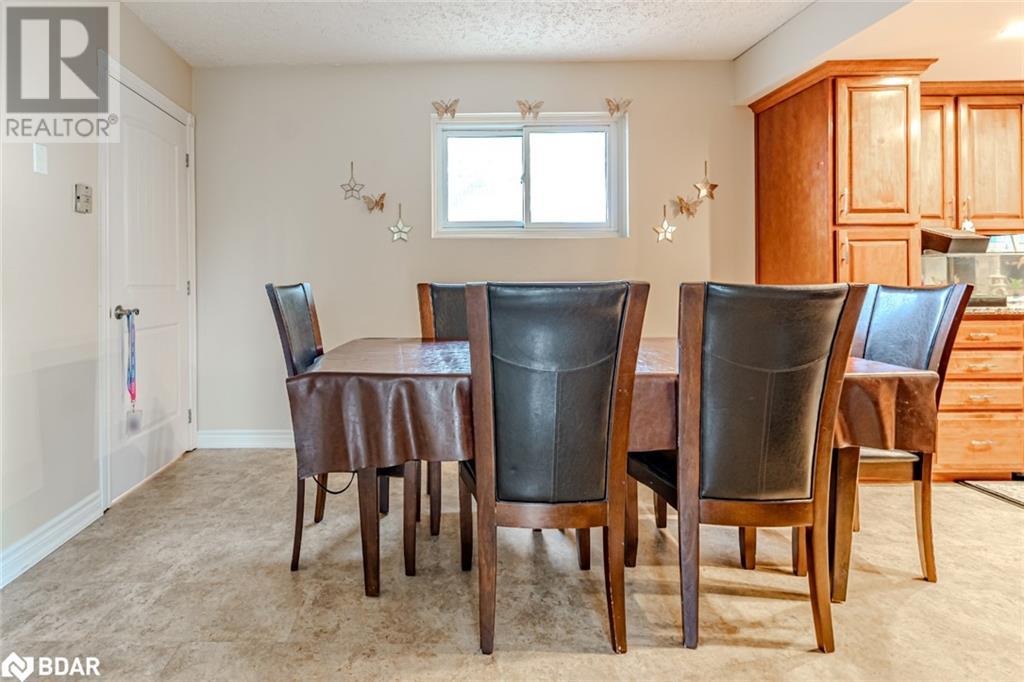 215 Phillips Street, Barrie, Ontario  L4N 3V2 - Photo 4 - 40749310