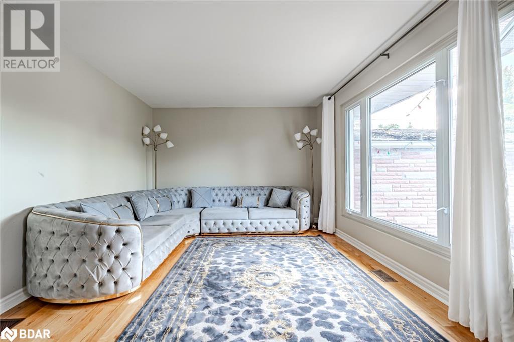 215 Phillips Street, Barrie, Ontario  L4N 3V2 - Photo 5 - 40749310