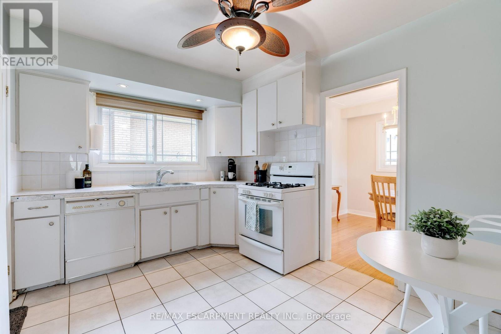 224 Glenholme Avenue, Hamilton (Winona), Ontario  L8E 5K1 - Photo 12 - X12269982