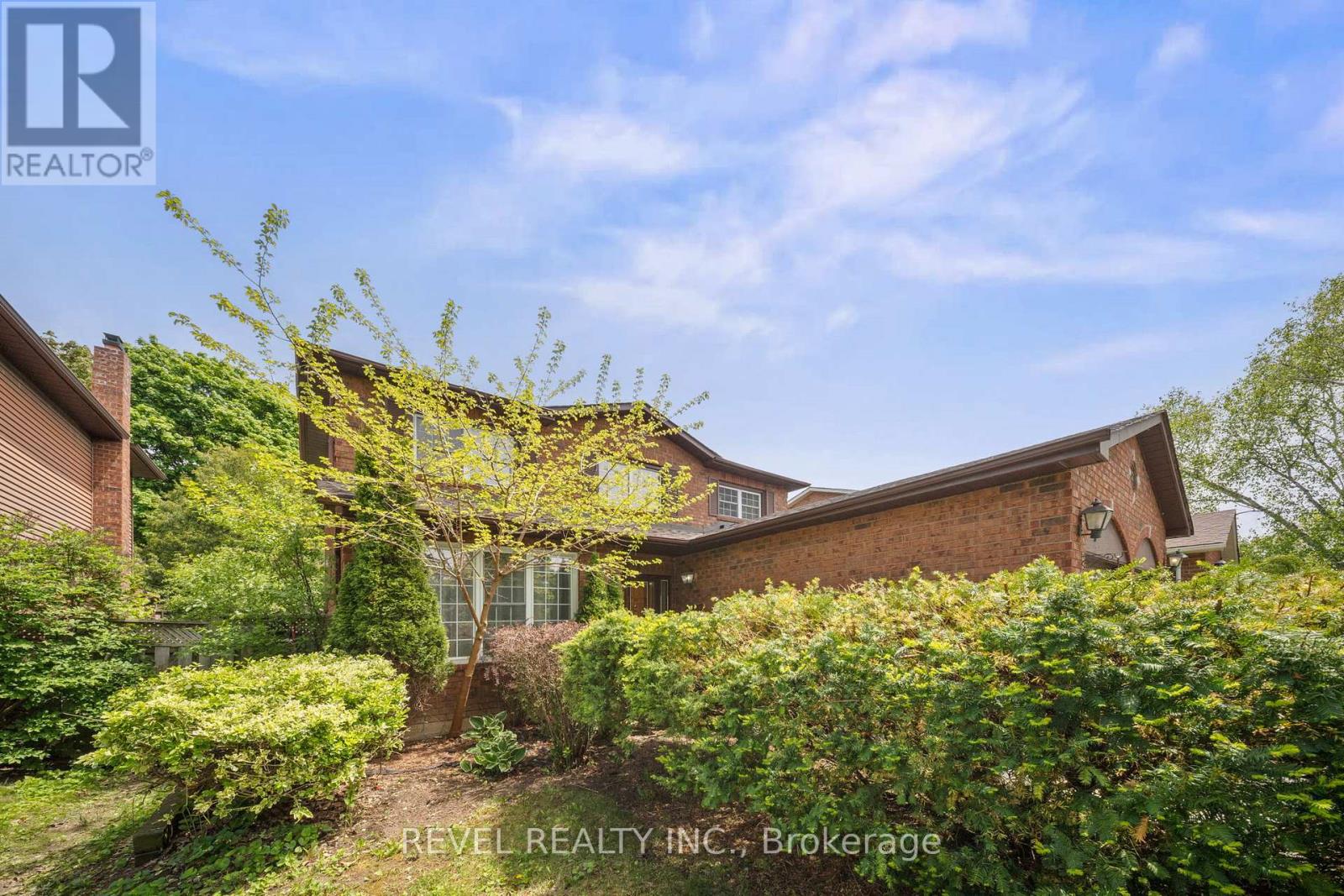 Property at 12 ROBINSON CRESCENT image 2