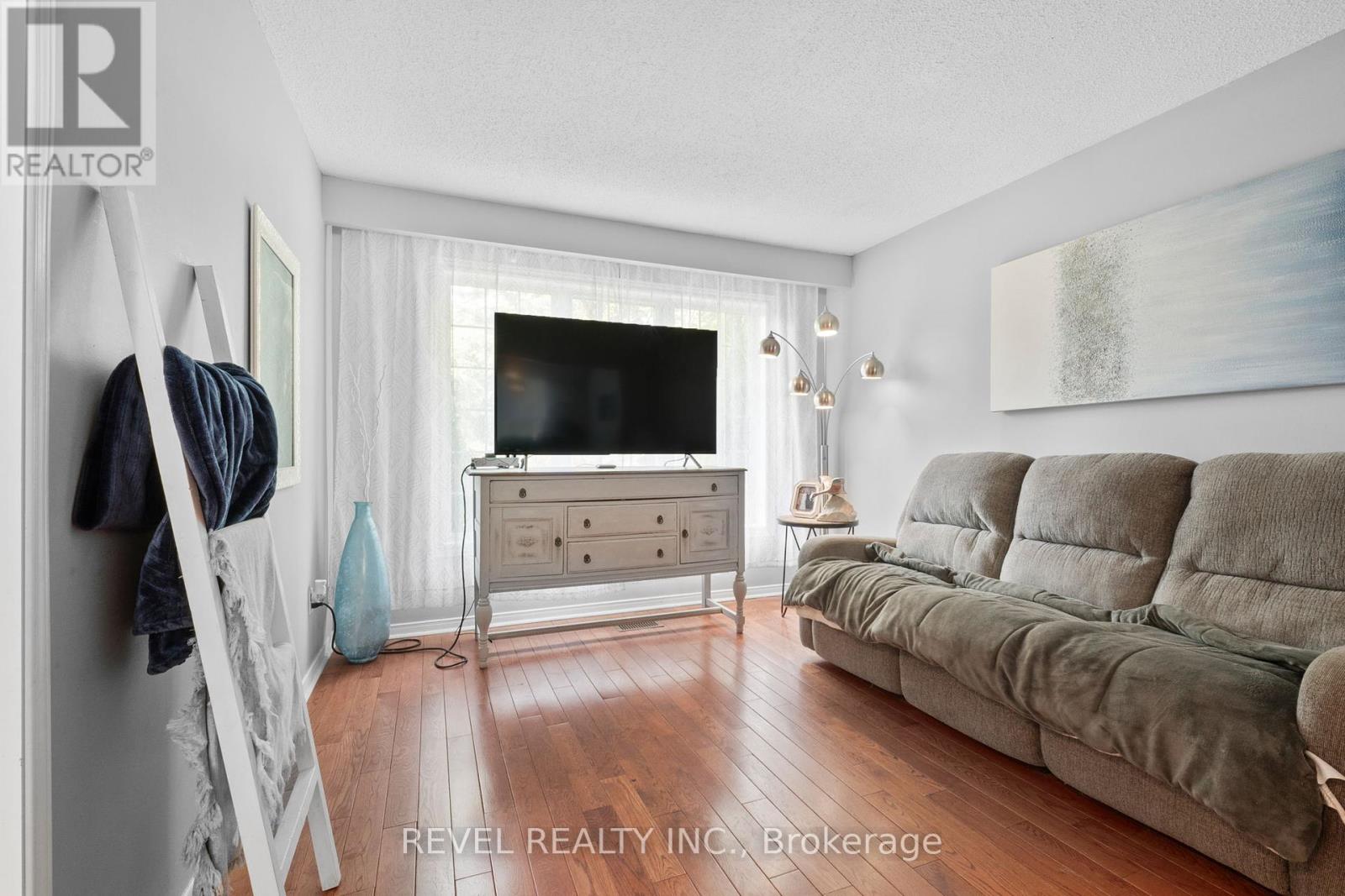 Property at 12 ROBINSON CRESCENT image 5