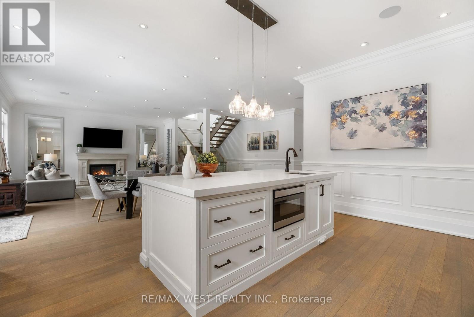 336 Pine Trees Court, Richmond Hill (Mill Pond), Ontario  L4C 5N4 - Photo 10 - N12271065