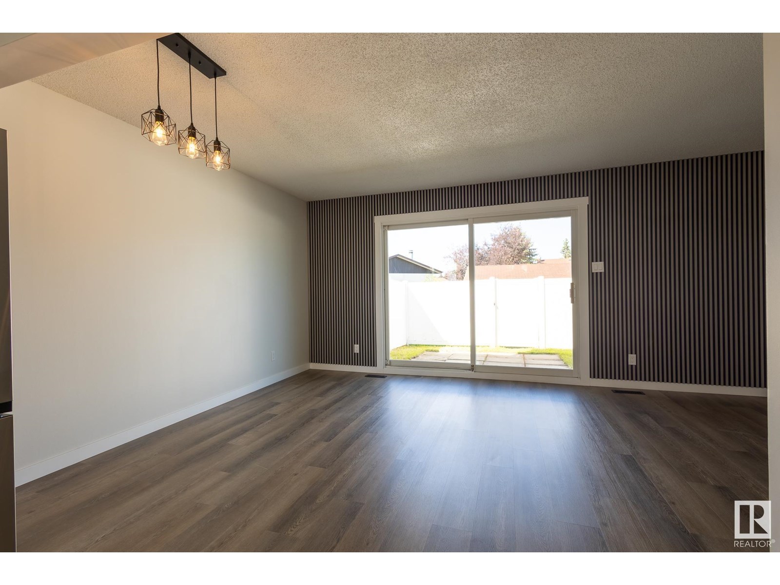 Property at 11510 139 AV NW image 4