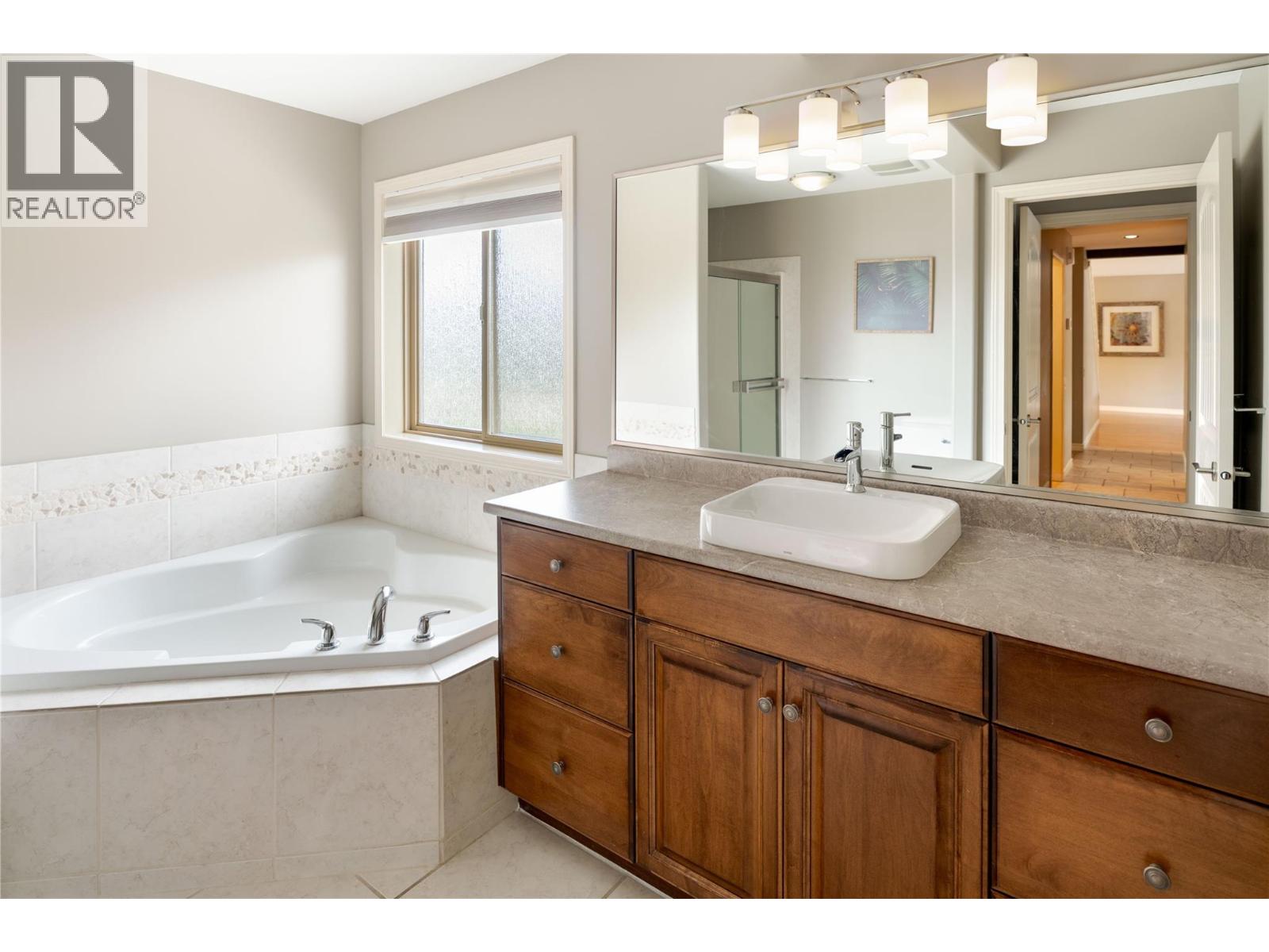 2464 Selkirk Drive, Kelowna, British Columbia  V1V 2R7 - Photo 22 - 10353721