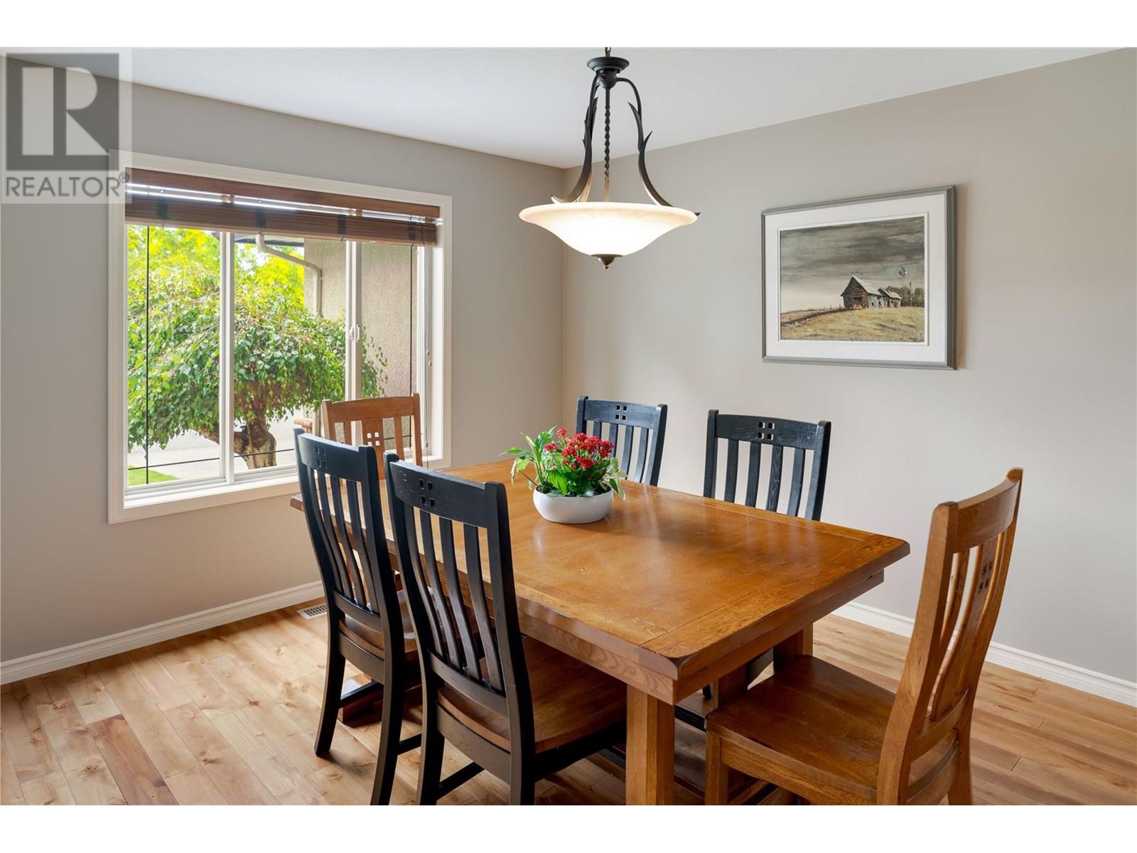 Property at 2464 SELKIRK Drive image 3