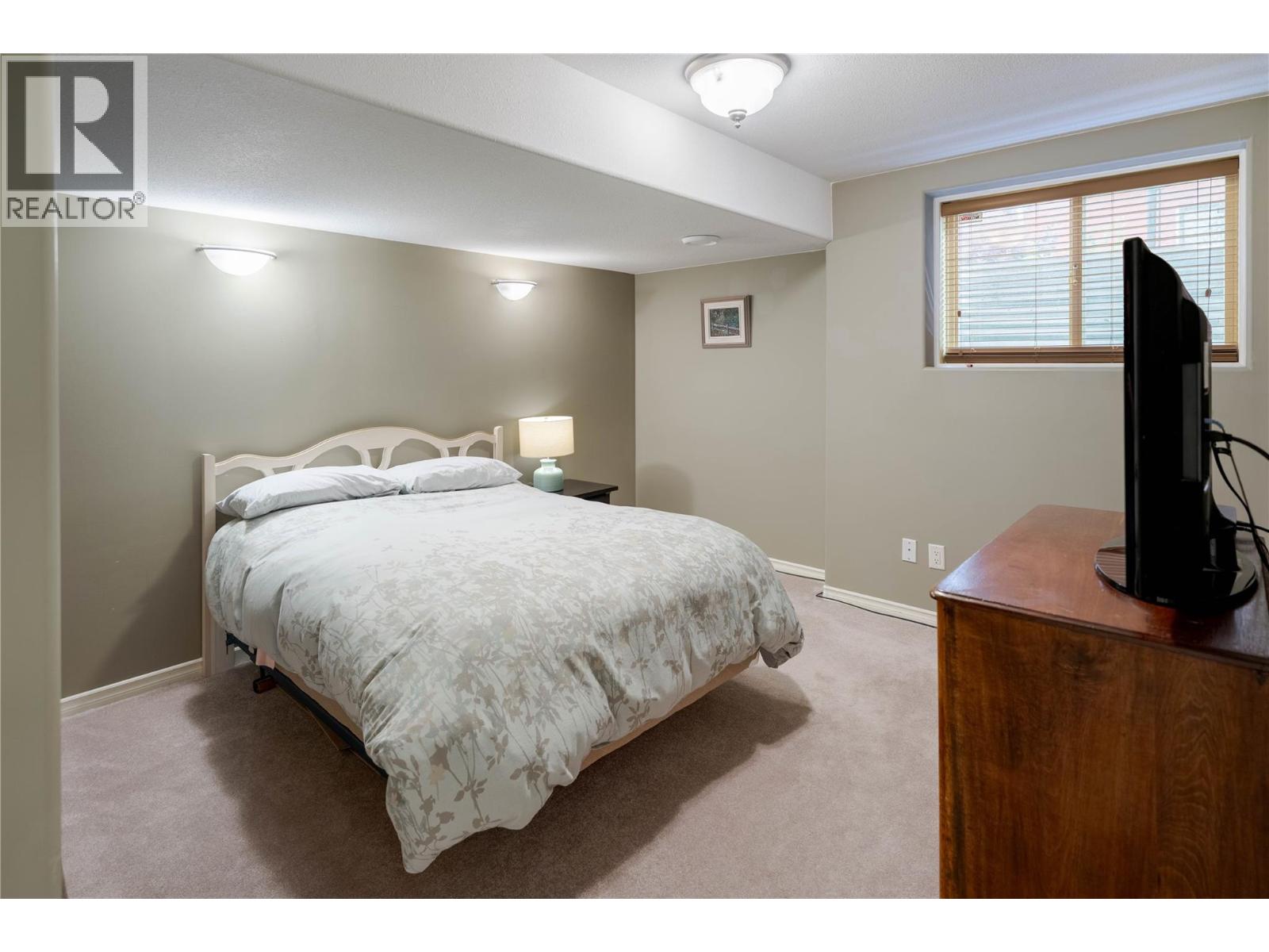 2464 Selkirk Drive, Kelowna, British Columbia  V1V 2R7 - Photo 32 - 10353721