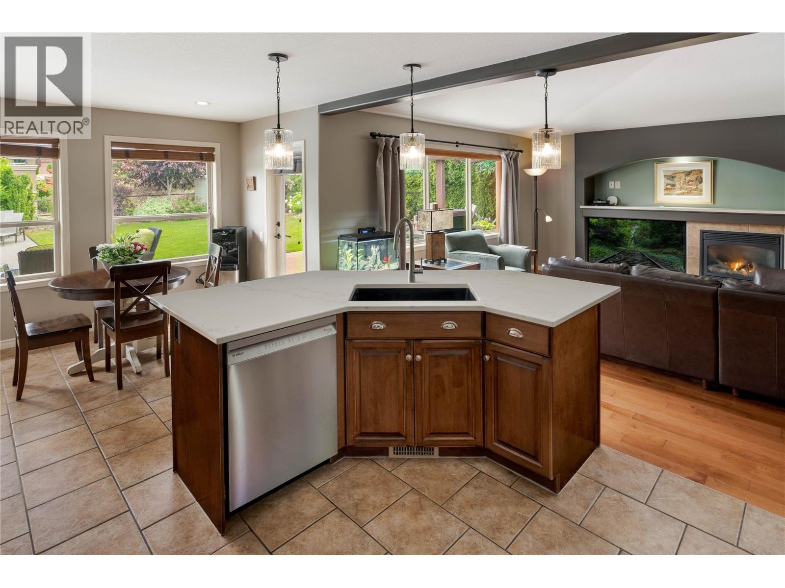 2464 Selkirk Drive, Kelowna, British Columbia  V1V 2R7 - Photo 8 - 10353721