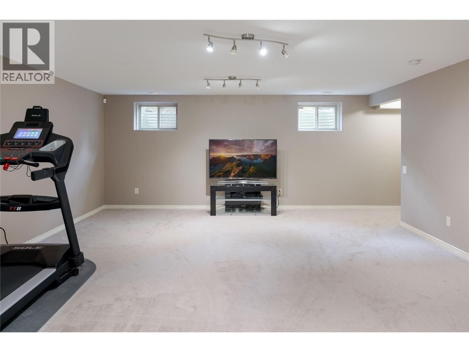 2464 Selkirk Drive, Kelowna, British Columbia  V1V 2R7 - Photo 30 - 10353721