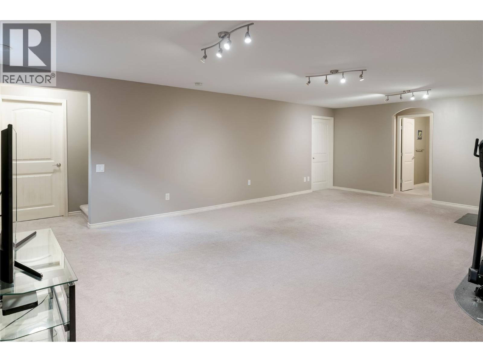 2464 Selkirk Drive, Kelowna, British Columbia  V1V 2R7 - Photo 31 - 10353721
