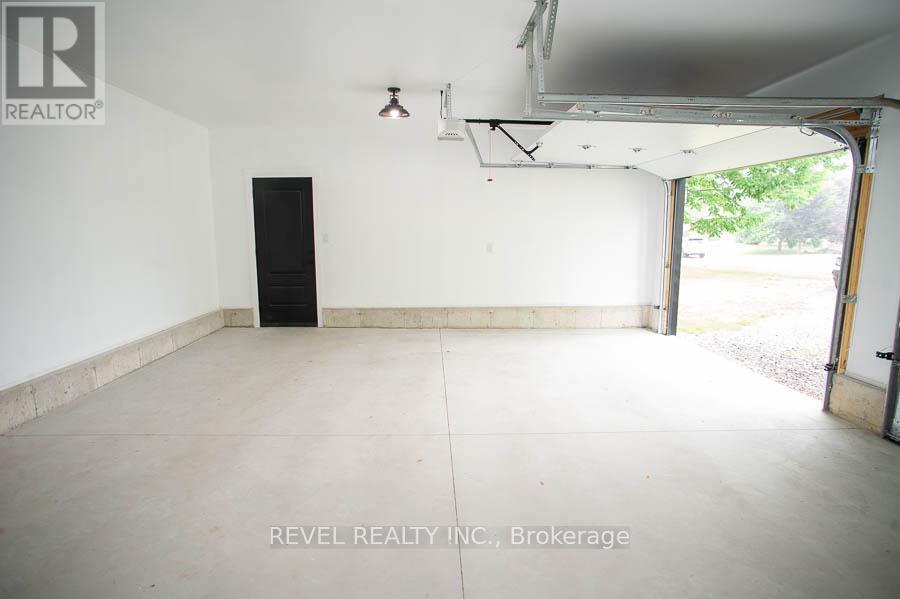 68 Hamilton Plank Road, Norfolk (Port Dover), Ontario  N0A 1N7 - Photo 6 - X12271031