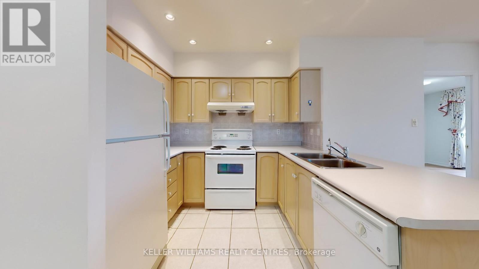 Ph 32 - 125 Omni Drive, Toronto (Bendale), Ontario  M1P 5A9 - Photo 12 - E12271111