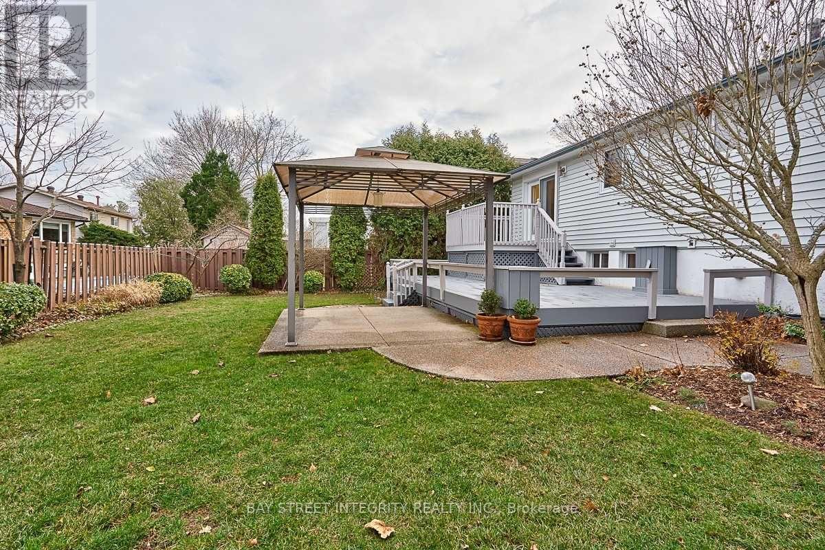 1261 Richards Crescent, Oakville, Ontario  L6H 1R5 - Photo 19 - W12256886