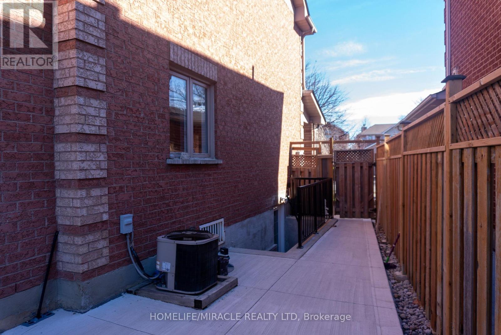 Lower - 42 Lockwood Road, Brampton, Ontario  L6Y 4T7 - Photo 2 - W12271101
