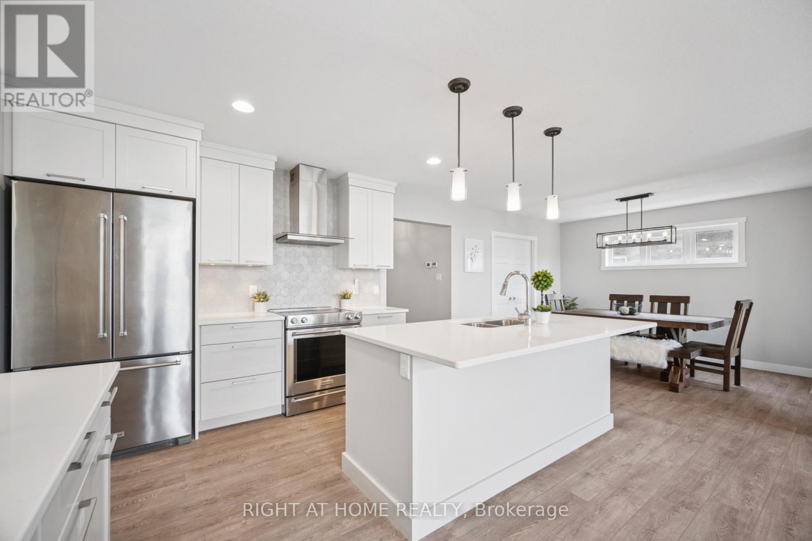 24 Oakmont Street, St. Thomas, Ontario  N5R 0G3 - Photo 10 - X12271085