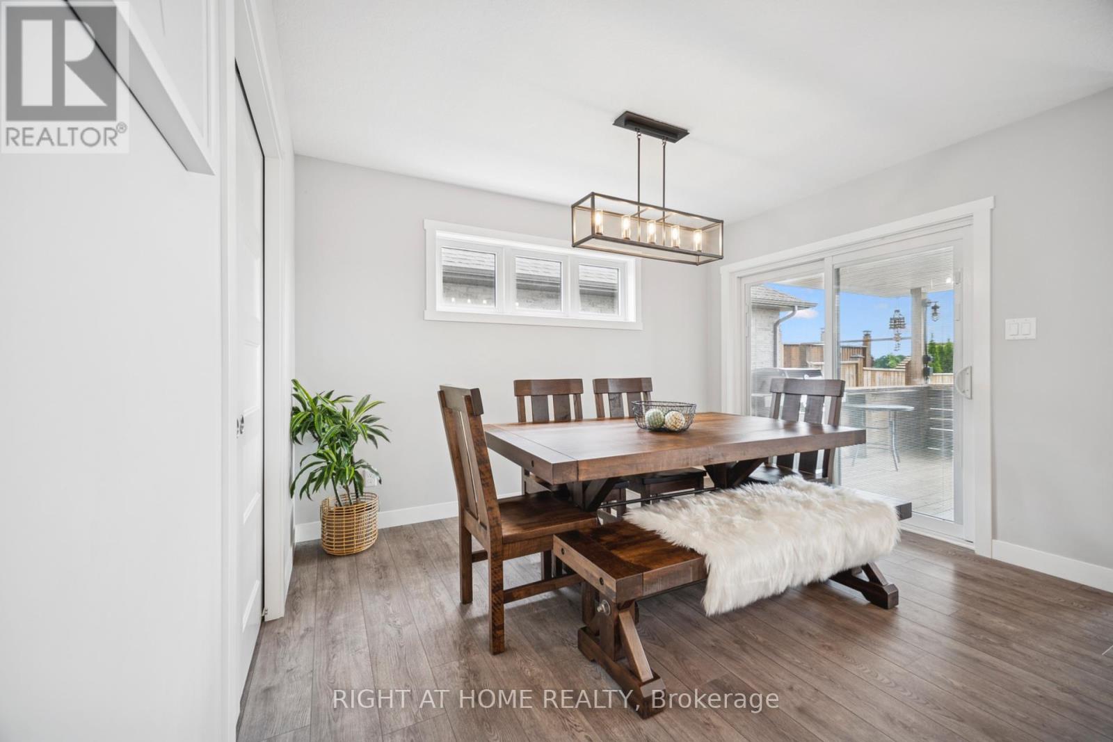 24 Oakmont Street, St. Thomas, Ontario  N5R 0G3 - Photo 11 - X12271085