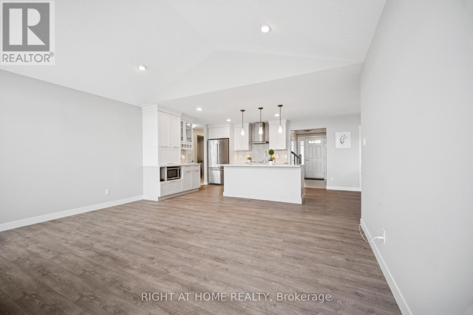 24 Oakmont Street, St. Thomas, Ontario  N5R 0G3 - Photo 14 - X12271085