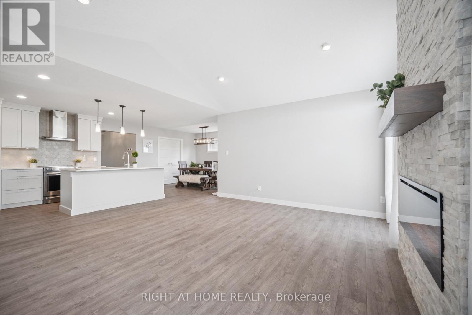 24 Oakmont Street, St. Thomas, Ontario  N5R 0G3 - Photo 15 - X12271085