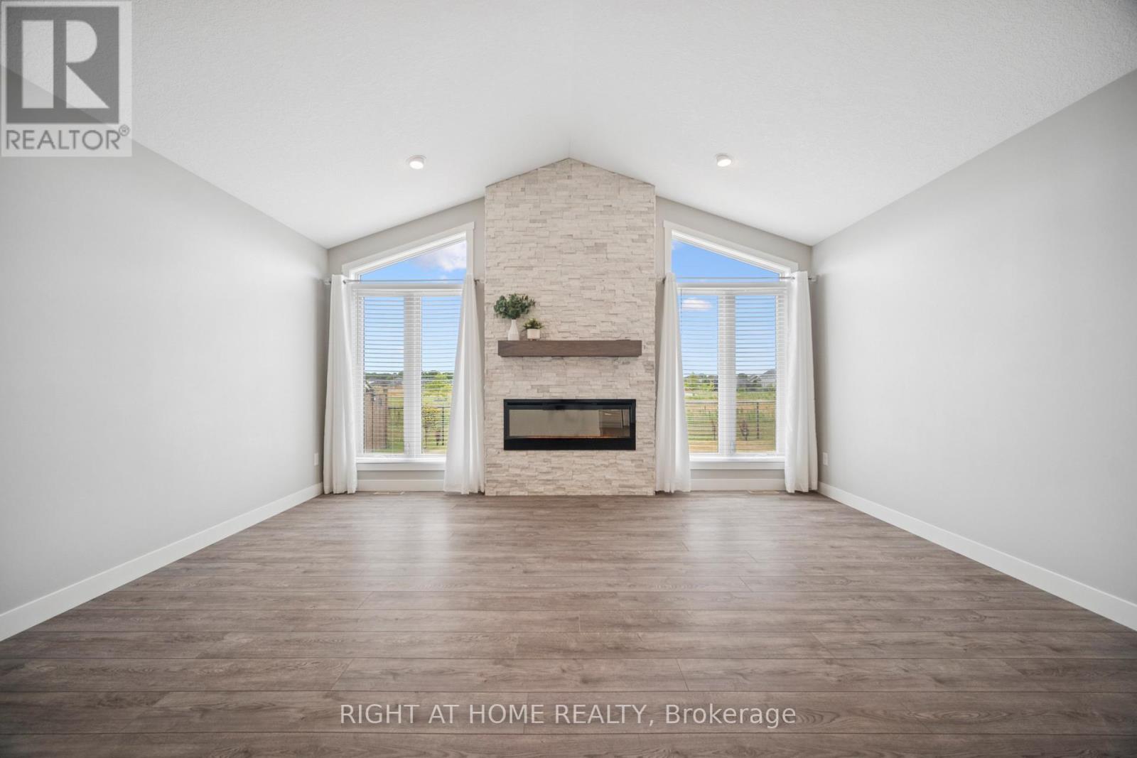 24 Oakmont Street, St. Thomas, Ontario  N5R 0G3 - Photo 17 - X12271085