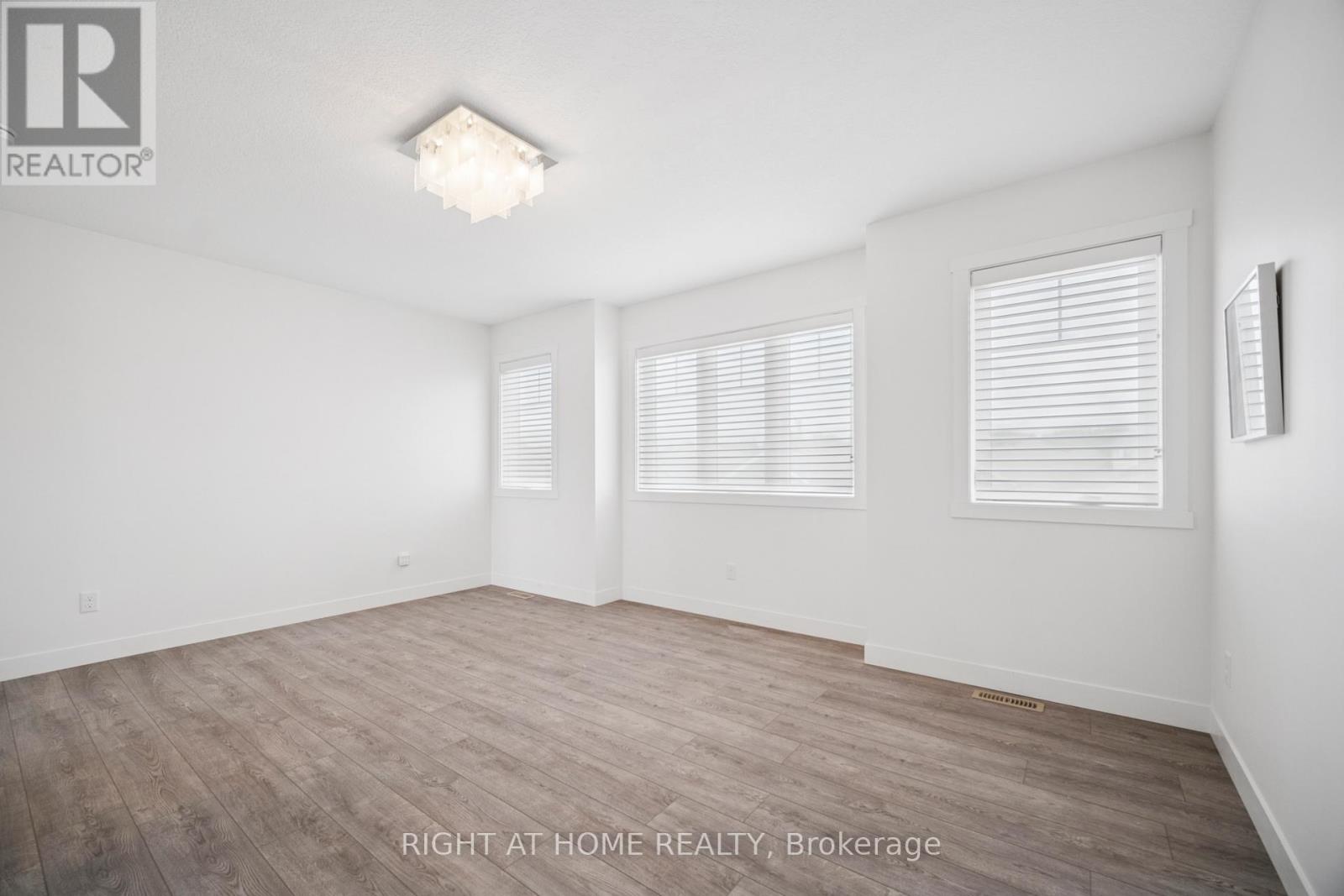 24 Oakmont Street, St. Thomas, Ontario  N5R 0G3 - Photo 22 - X12271085