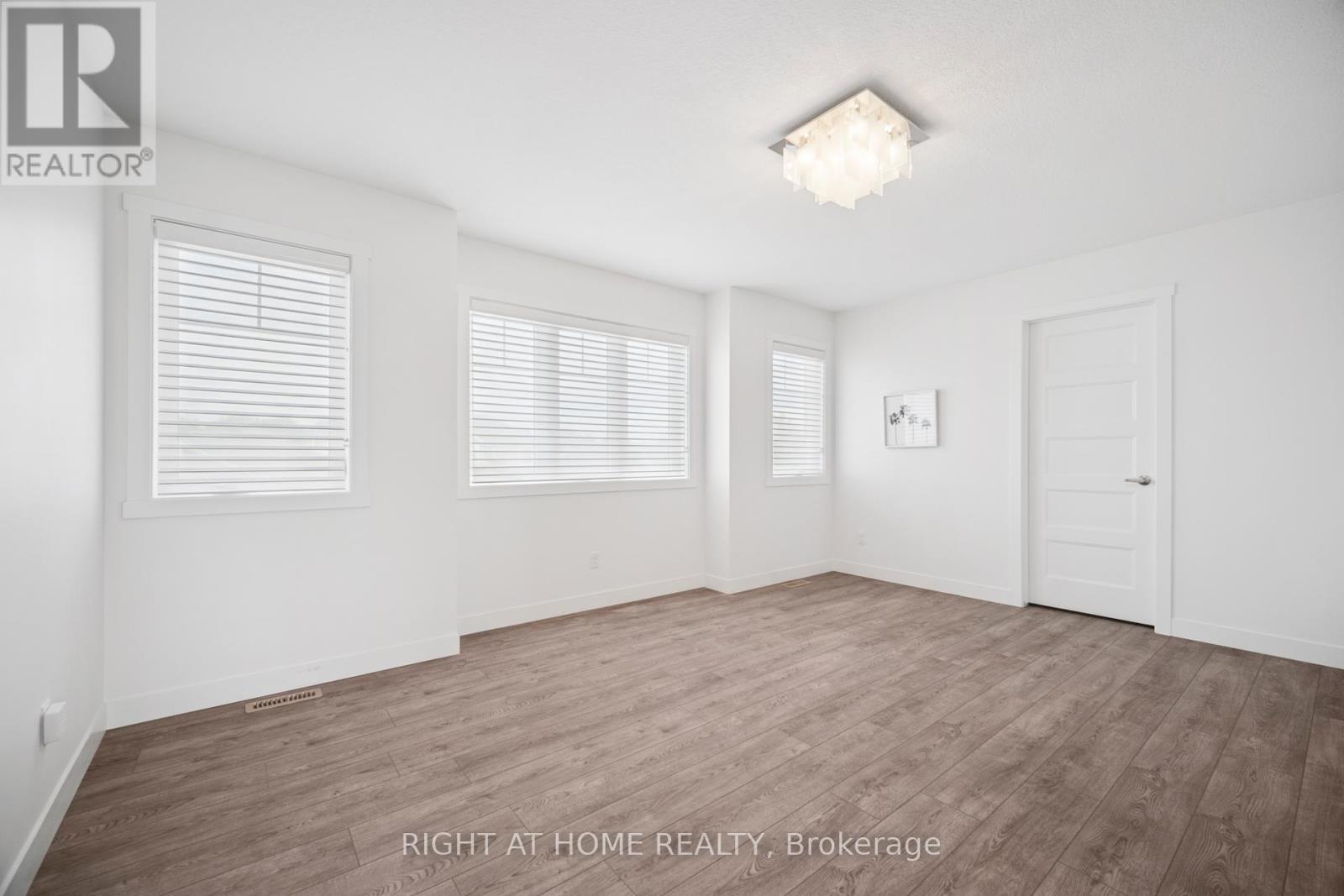 24 Oakmont Street, St. Thomas, Ontario  N5R 0G3 - Photo 23 - X12271085