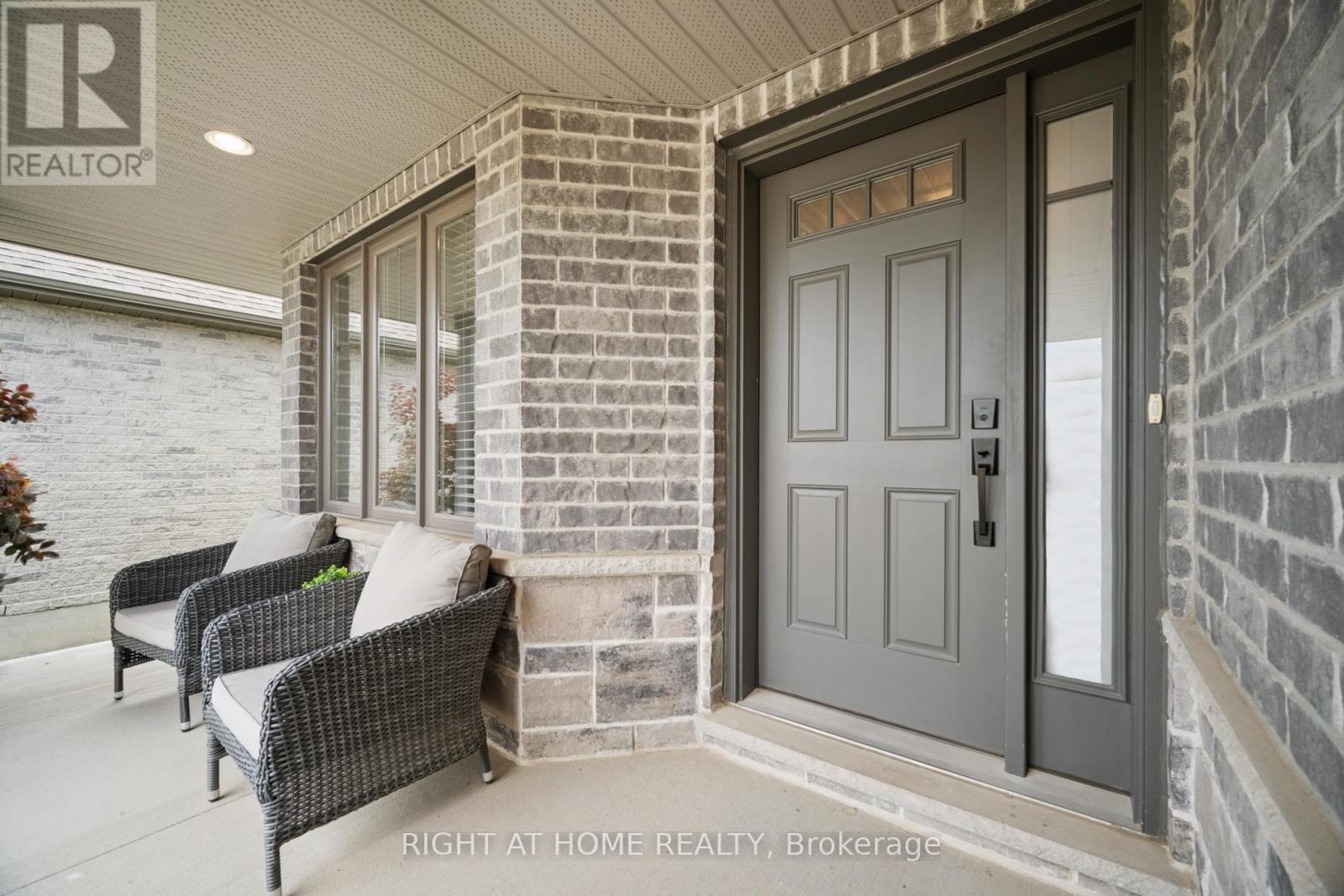 24 Oakmont Street, St. Thomas, Ontario  N5R 0G3 - Photo 3 - X12271085