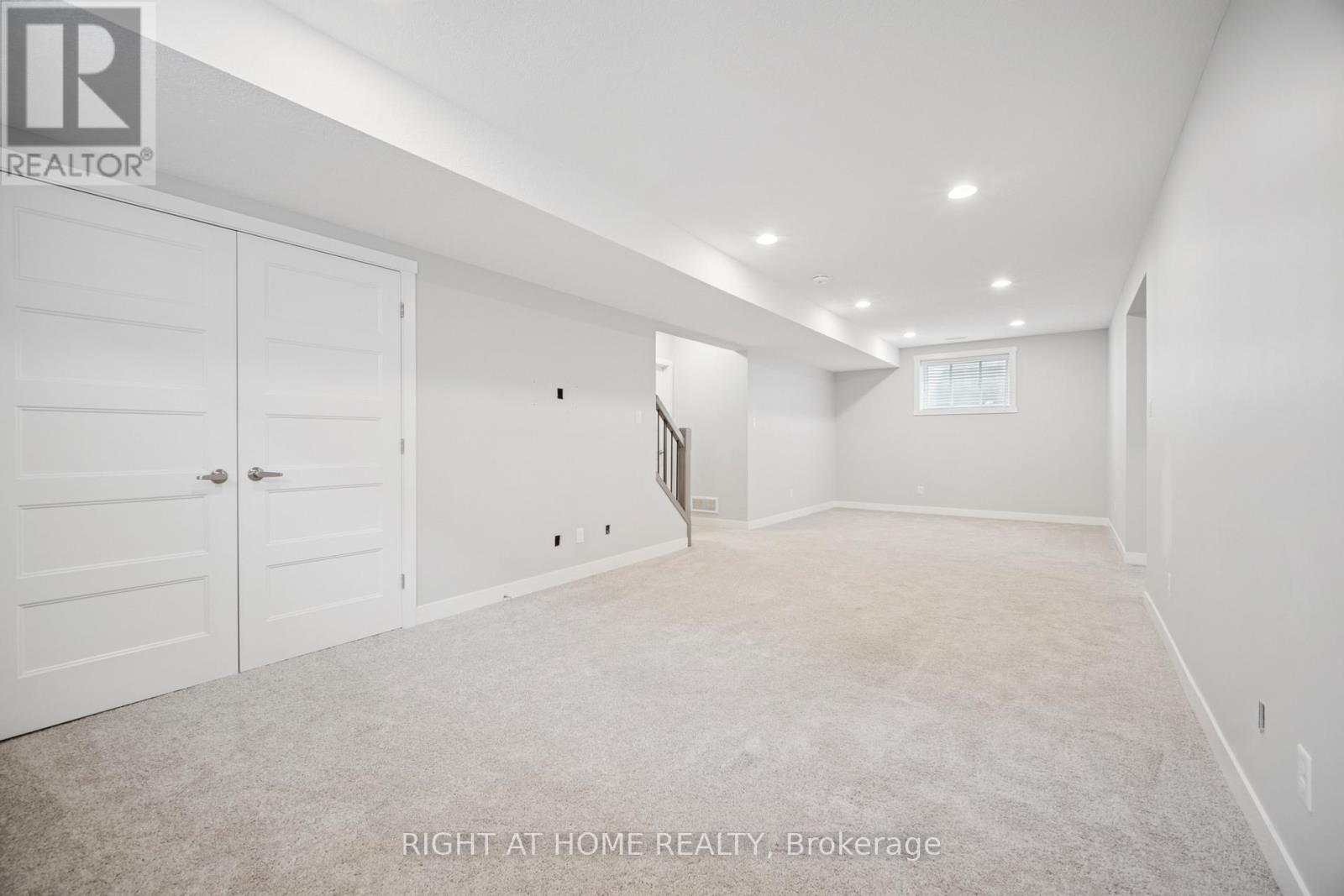 24 Oakmont Street, St. Thomas, Ontario  N5R 0G3 - Photo 32 - X12271085