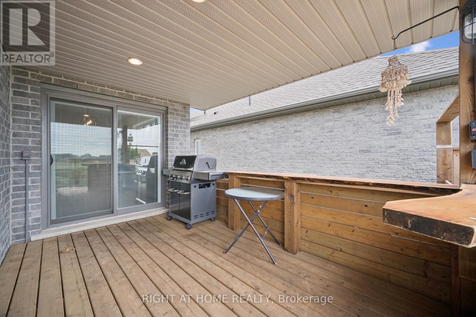 24 Oakmont Street, St. Thomas, Ontario  N5R 0G3 - Photo 38 - X12271085