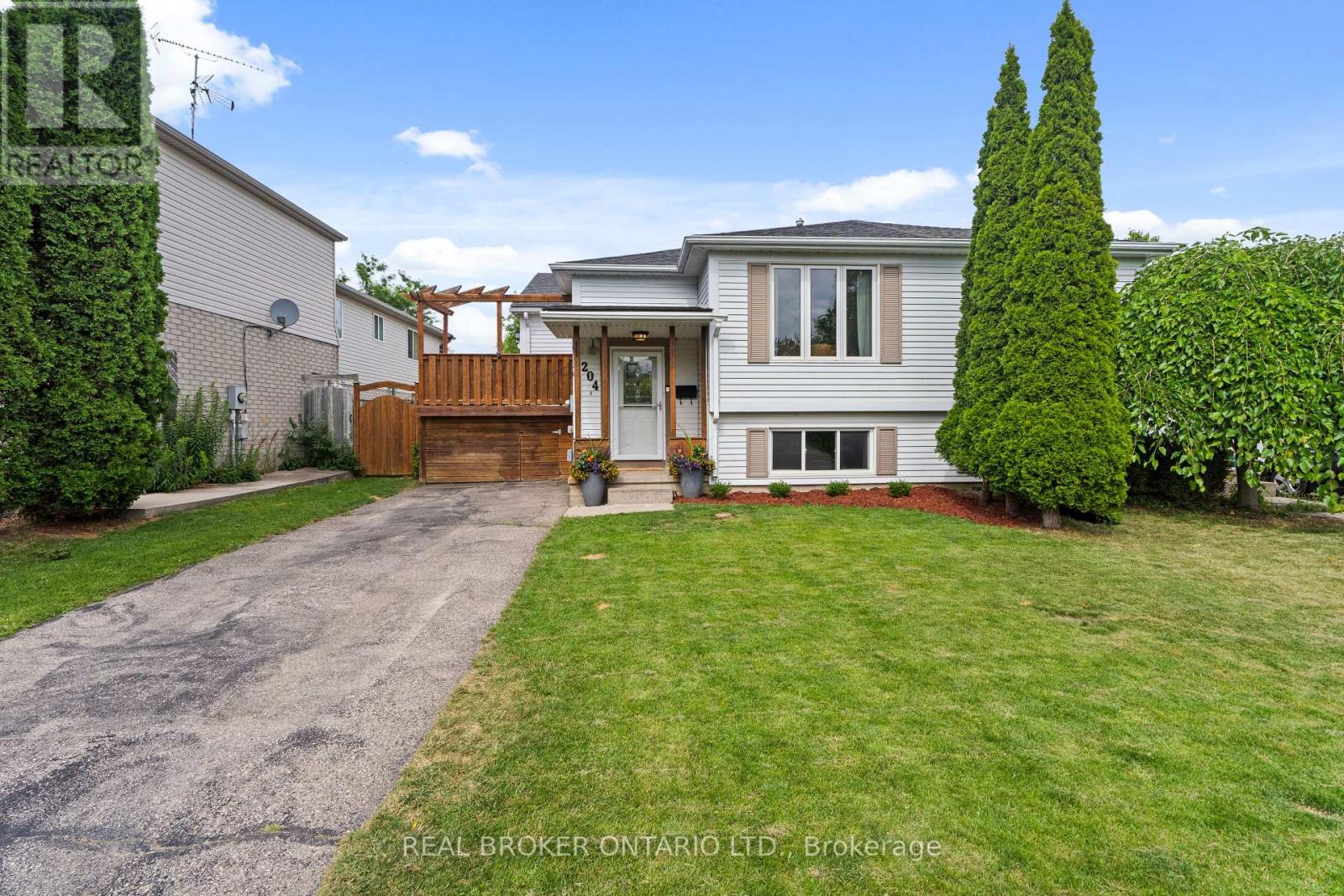 Property at 204A SPRINGFIELD CRESCENT image 2
