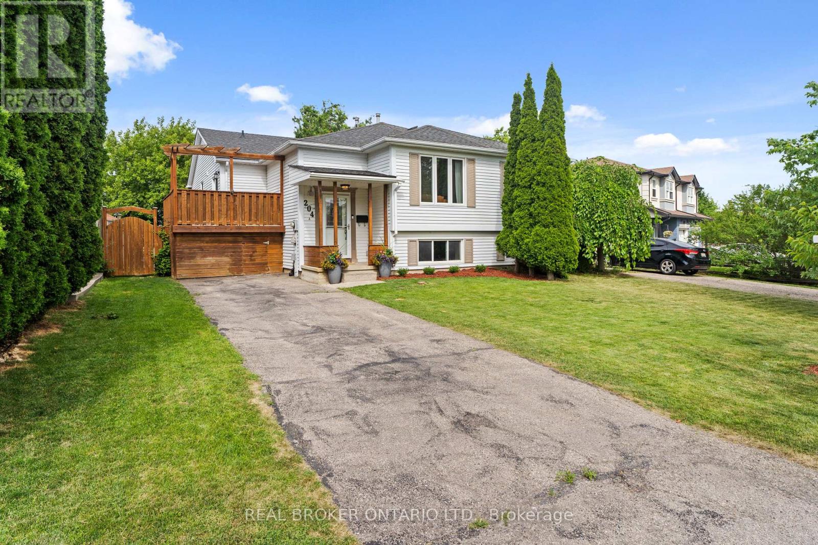 Property at 204A SPRINGFIELD CRESCENT image 3