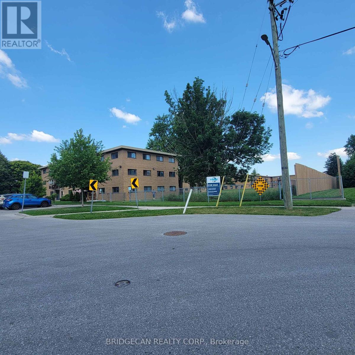 Property at 202 - 1830 DUMONT STREET image 3